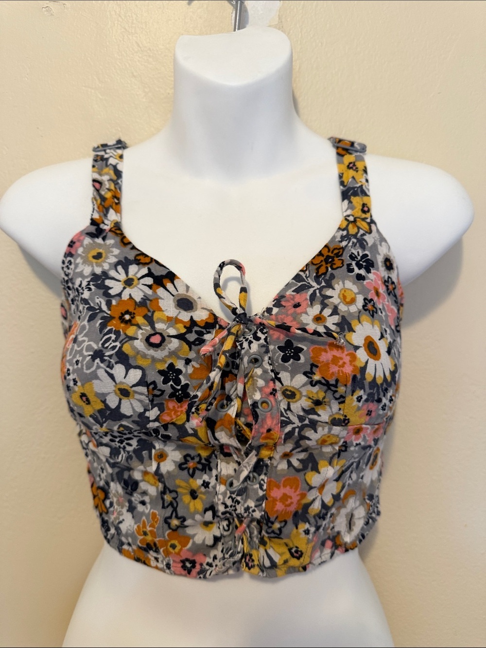 American Eagle Outfitters Floral Lace-Up Crop Top in Gray, Yellow & Pink